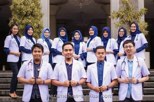 Daftar Fakultas Kedokteran Terbaik di Indonesia dan Biaya Kuliahnya